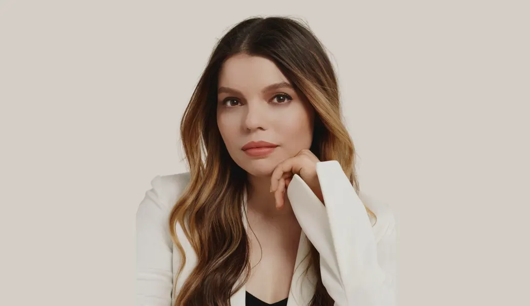 Alex Aster Net Worth: Author and Influencer's Rising Wealth